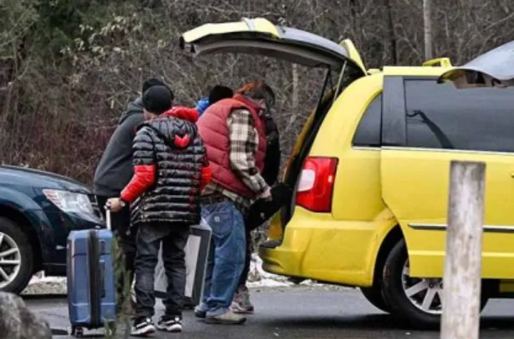 ماجراهای عجیب‌وغریب جاده روکسام از بلیت اتوبوس اهدایی مقامات نیویورک گرفته تا کودکان پناهنده بی‌سرپرست